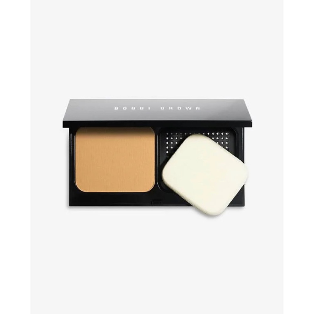 NWT!! Bobbi Brown Skin Weightless Powder Foundation in “Warm honey” 5.5!!!